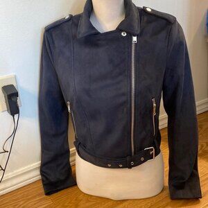 Forever 21 Women’s Long Sleeve Velvet Feel Biker Type Jacket Black (Size Medium)